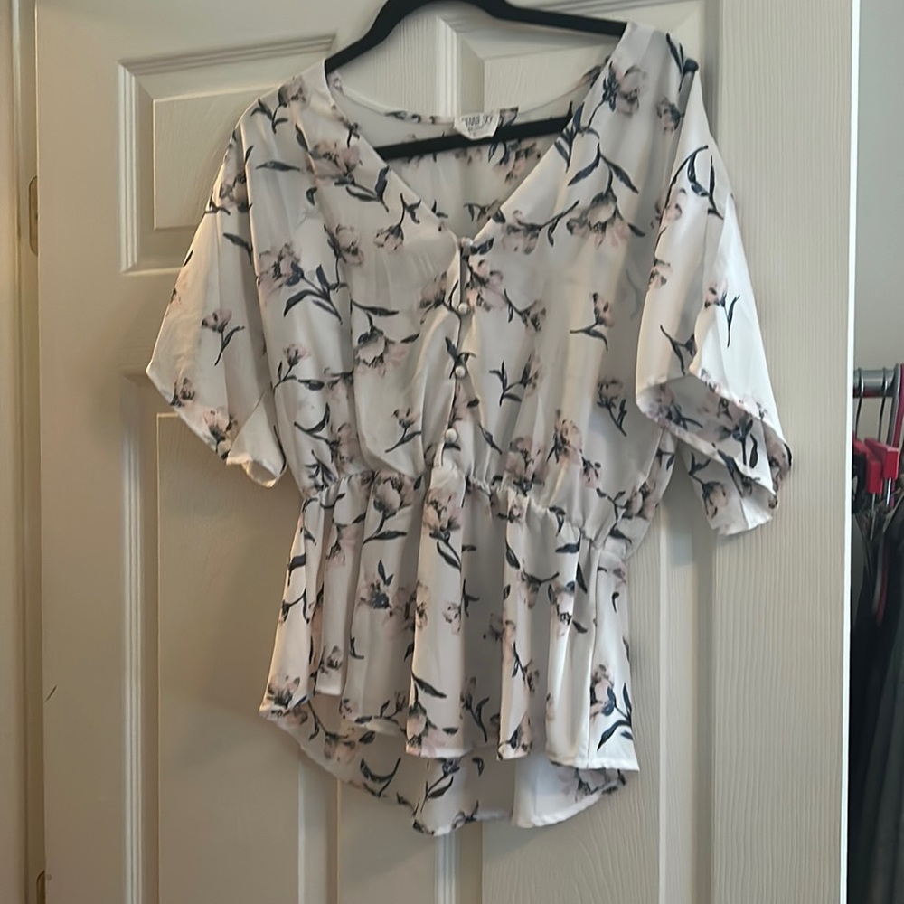 White flower top